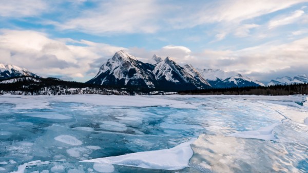 Ice Lake Mountains Wallpaper