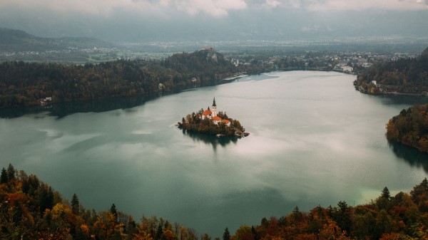 Island Castle Horizon Wallpaper