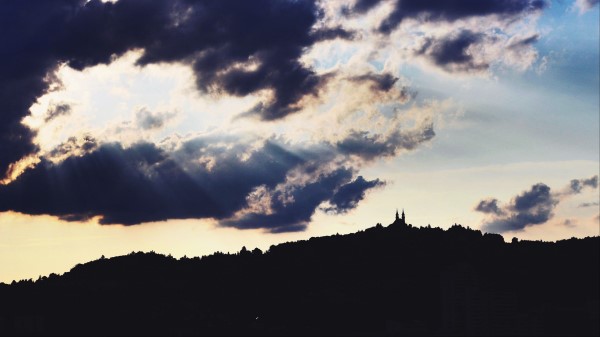 Kaisergasse Linz Austria Castle Clouds Wallpaper