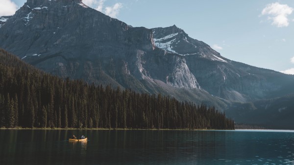 Lake Boat Mountains Wallpaper