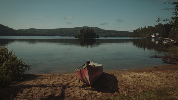 Lake Boat Shore Wallpaper