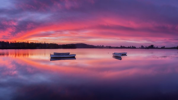 Lake Boats Dawn Wallpaper