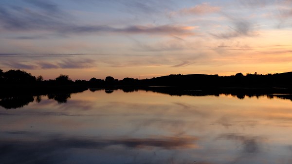 Lake Dusk Reflection Wallpaper