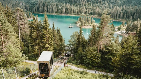 Lake Forest Mountains Picture Wallpaper