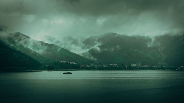 Lake Hills Fog Wallpaper