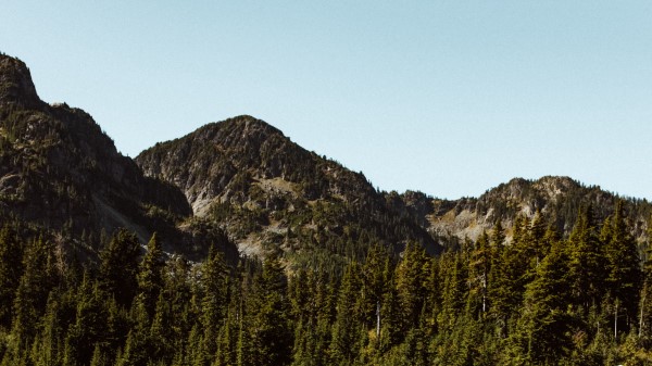 Lake Mountains Rocks Pic Wallpaper