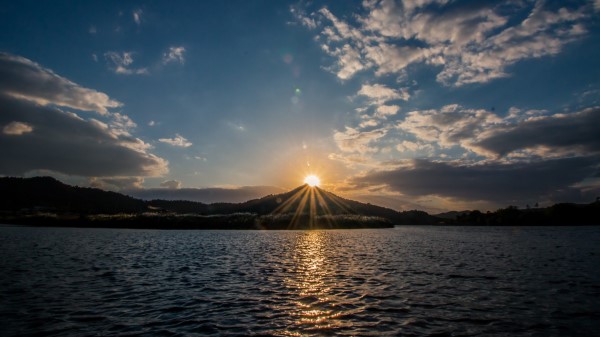 Lake Mountains Sunset Wallpaper