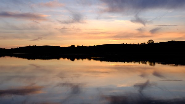 Lake Reflection Horizon Wallpaper