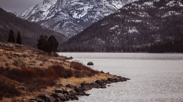 Lake Shore Mountains Picture Wallpaper