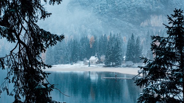 Lake Shore Winter Wallpaper