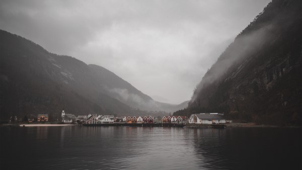 Lake Slope Houses Wallpaper