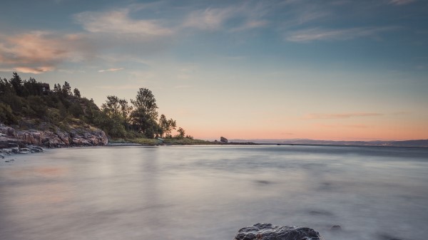 Lake Stones Horizon Wallpaper