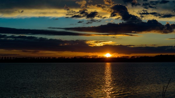 Lake Sunset Clouds Wallpaper