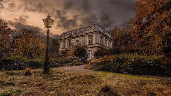 Lantern The House Cloudy Wallpaper