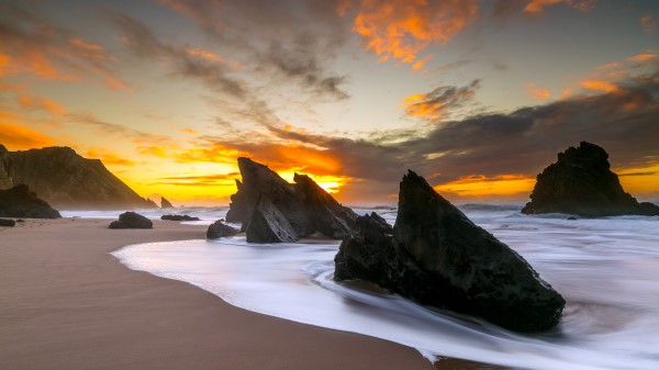 Large Rocks On Beach Shore Fd Wallpaper