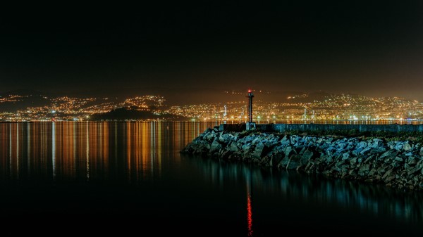 Lighthouse City Water Wallpaper