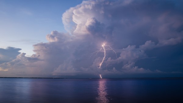 Lightning Glow Sea wallpaper