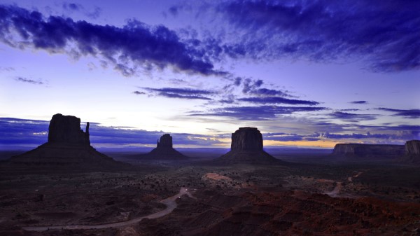 Monuments Valley Dusk Wallpaper