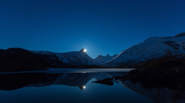 Moon Behind Mountain Do Wallpaper