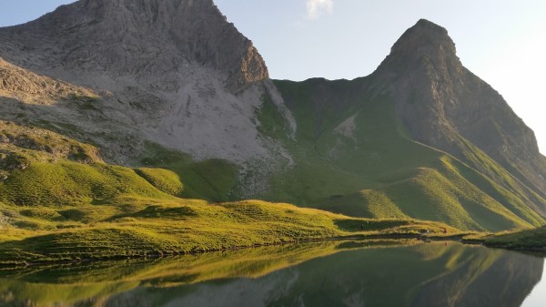 Mountain Lake Grass Reflection Wallpaper