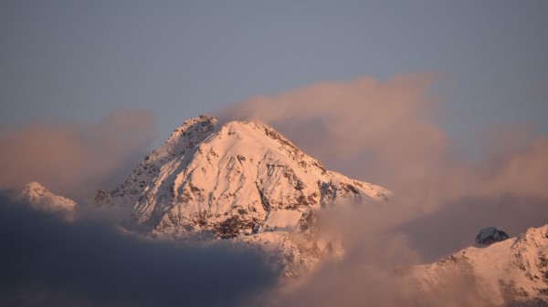 Mountain Peak Clouds Po Wallpaper