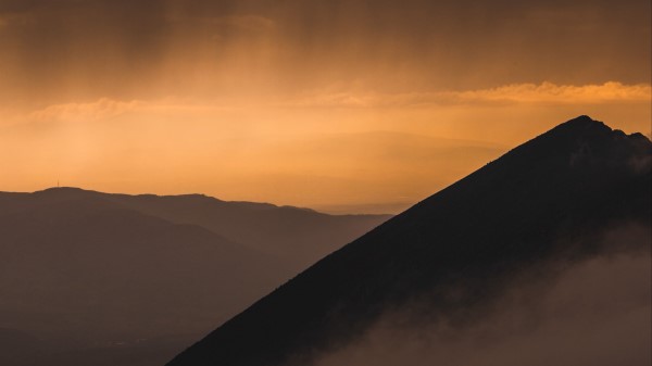 Mountain Peak Fog Pic Wallpaper