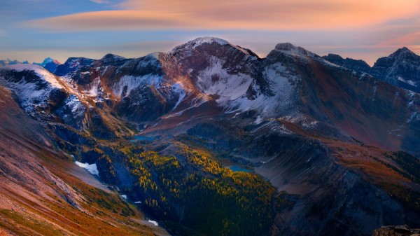 Mountain Peaks Beautiful Scenery Wallpaper