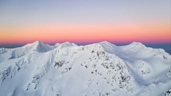 Mountain Peaks Snowy Wallpaper