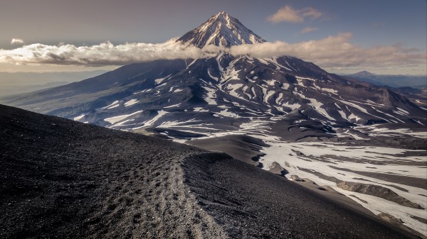 Mountain Summit Clouds Wallpaper