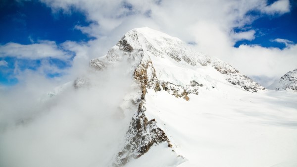 Mountain Top Snow Clouds Mountain Landscape Wallpaper