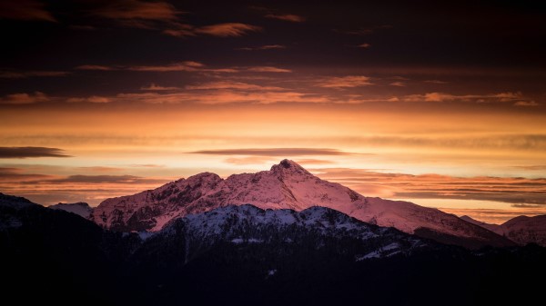 Mountains Dawn Clouds wallpaper