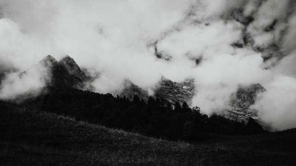 Mountains Fog Bw Wallpaper