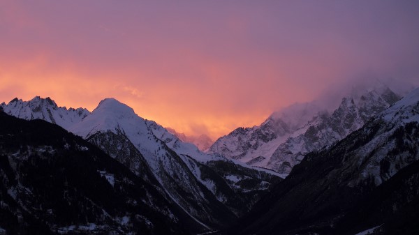 Mountains Fog Snowy Wallpaper