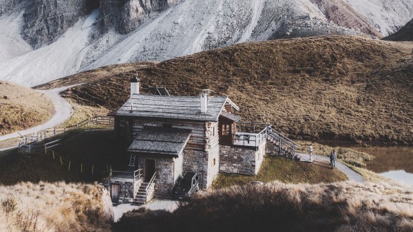Mountains House Building Image Wallpaper
