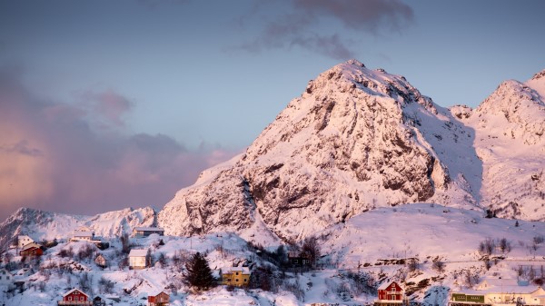 Mountains House Snow Wallpaper