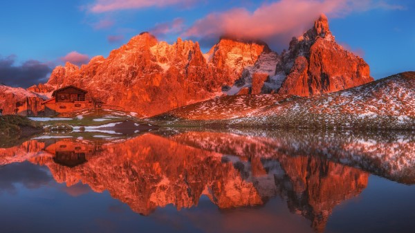 Mountains Lake House Wallpaper
