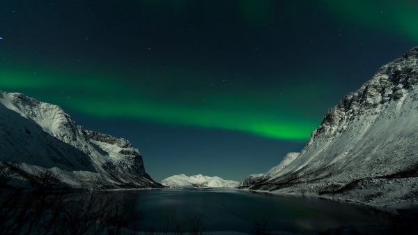 Mountains Lake Northern Lights Wallpaper