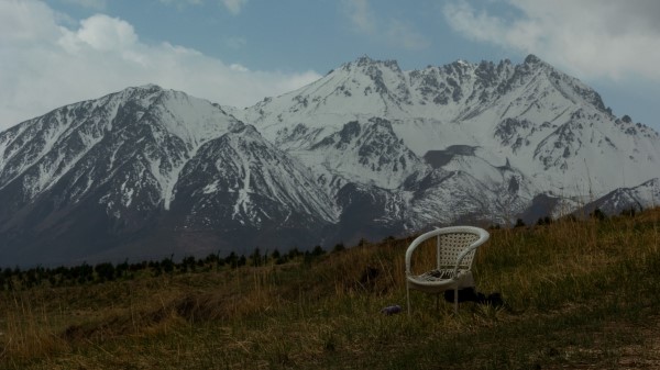 Mountains Lawn Chair Wallpaper