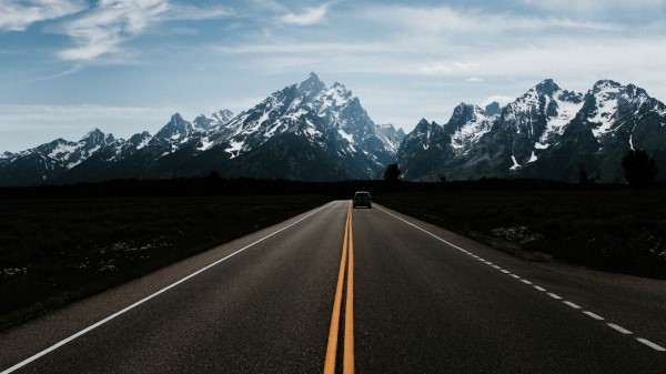 Mountains Road Marking Auto Movement Wallpaper