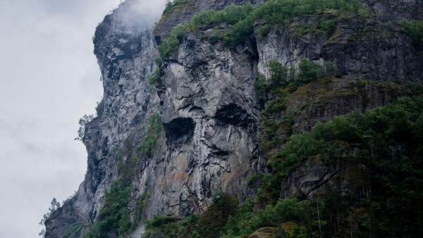 Mountains Rocks Grass Wallpaper