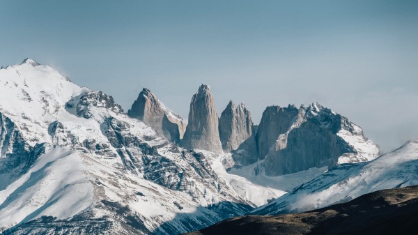 Mountains Rocks Snowy Wallpaper