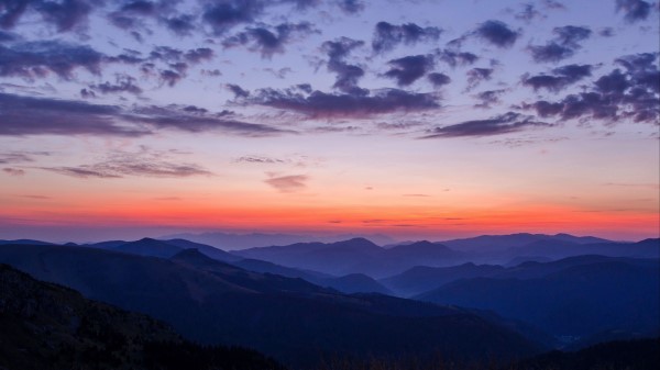 Mountains Sky Horizon Clouds Wallpaper