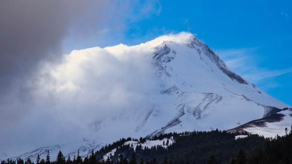 Mountains Snow Peak Fog Wallpaper