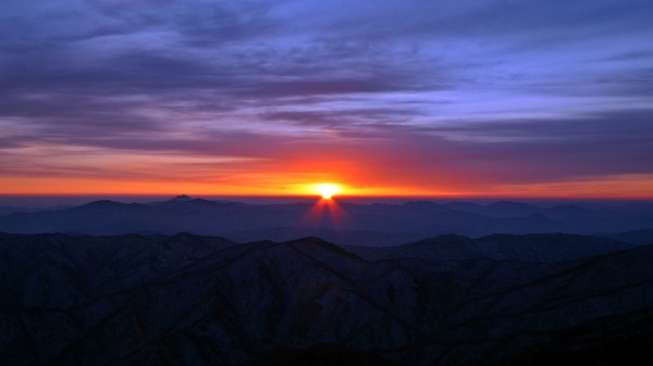 Mountains Sunrise Horizon Wallpaper