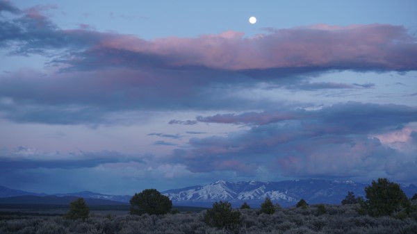 Mountains Twilight Clouds Wallpaper