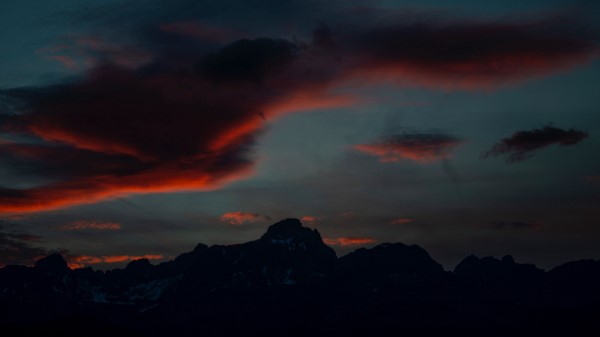 Mountains Twilight Dark Wallpaper