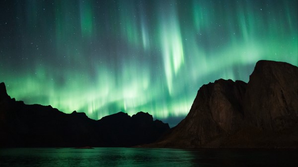 Northern Lights Aurora Mountains Wallpaper
