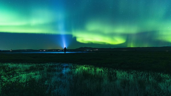Northern Lights Man Night Wallpaper