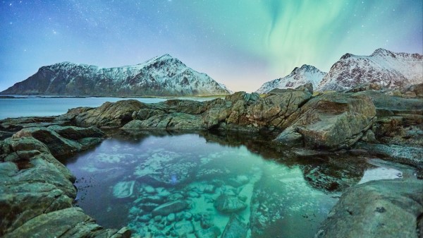 Northern Lights Mountains Rocks Wallpaper
