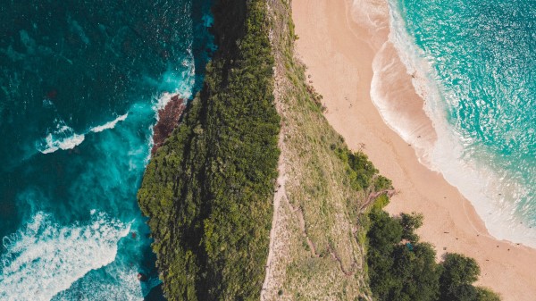 Ocean Island Aerial View wallpaper